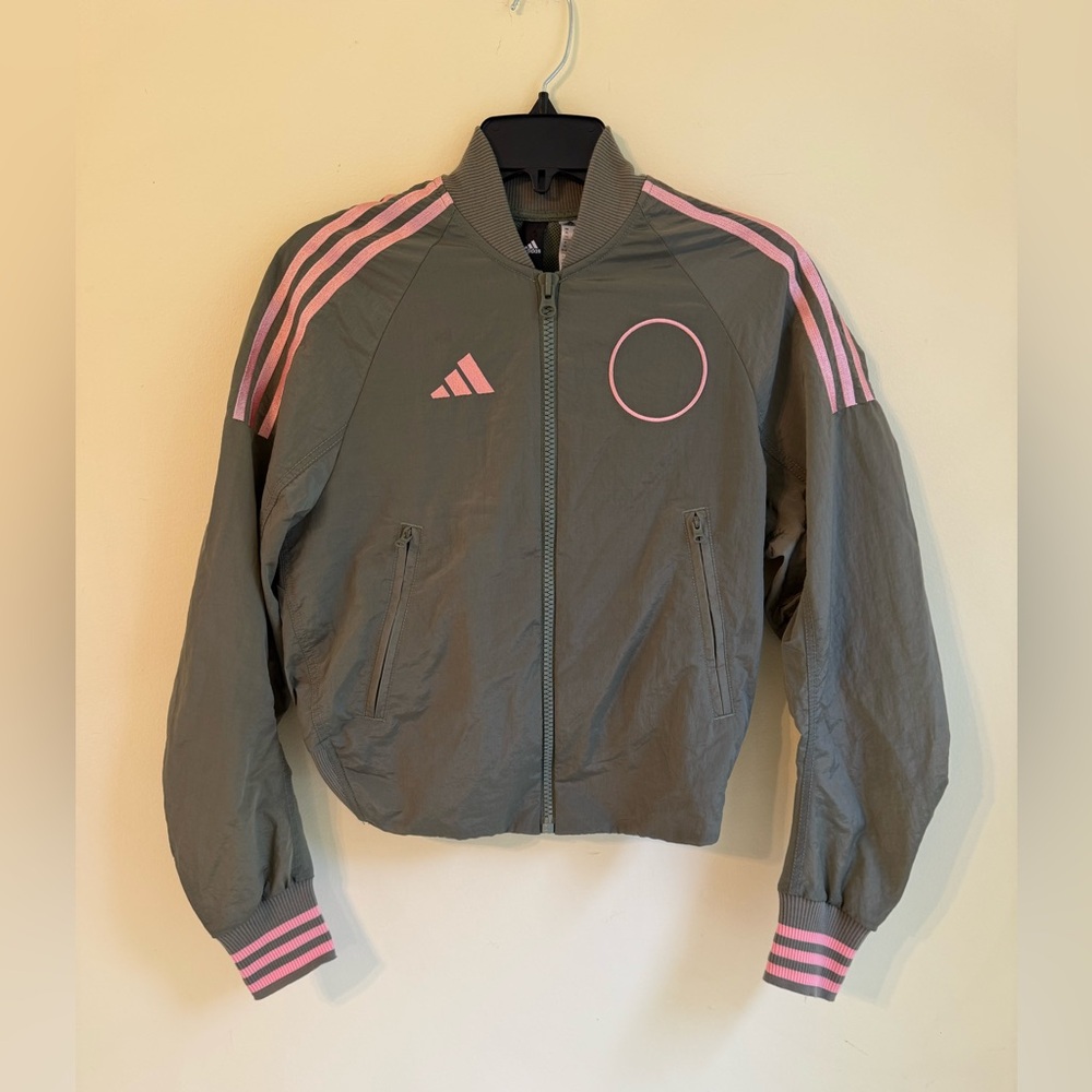 Adidas VRCT Gray Woven Legend Green Jacket with Pink Stripes *NEW WITHOUT TAGS* - Picture 2 of 13